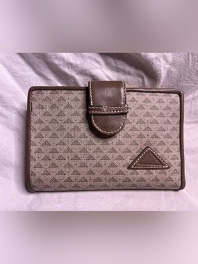 NWOT Liz Claireborne Women's Brown Patterned Wallet with Leather Trim